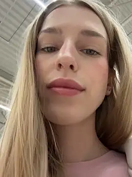 kira mia online show from January 6, 4:22 pm