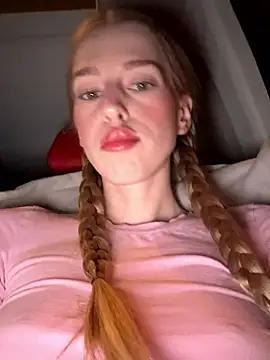 kira mia online show from January 13, 4:22 pm