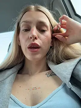 kira mia online show from July 13, 4:17 pm