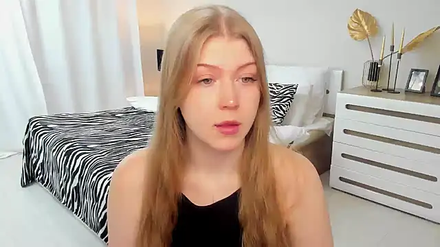 Snapshot of Stella_Light chatting on February 4, 4:18 am Stella Light online show from February 4, 4:18 am