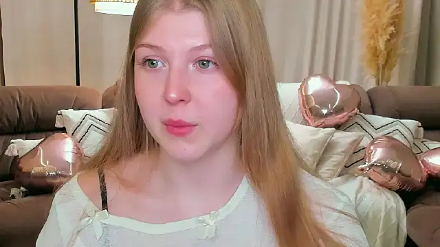 Snapshot of Stella_Light chatting on February 20, 6:21 pm Stella Light online show from February 20, 6:21 pm