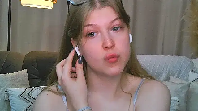 Stella Light online show from May 14, 1:08 pm