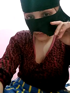 SandyAmr online show from April 3, 2:12 pm