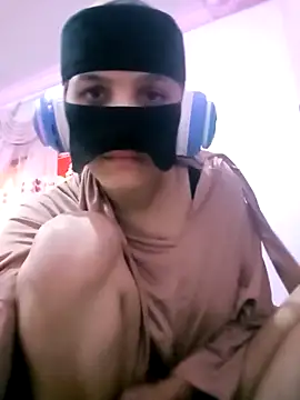 Snapshot of SandyAmr chatting on February 9, 9:29 am SandyAmr online show from February 9, 9:29 am