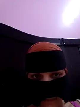 Snapshot of SandyAmr chatting on March 3, 7:37 am SandyAmr online show from March 3, 7:37 am