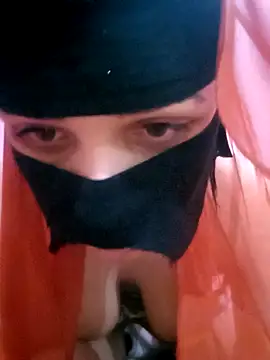 SandyAmr online show from April 5, 7:15 am