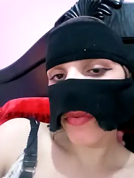 SandyAmr online show from April 8, 8:05 am