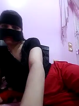 SandyAmr online show from April 13, 9:13 am