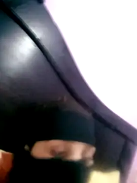 Snapshot of SandyAmr chatting on November 5, 7:33 am SandyAmr online show from November 5, 7:33 am