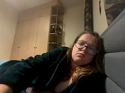 Scarletcum22 online show from December 3, 7:08 am