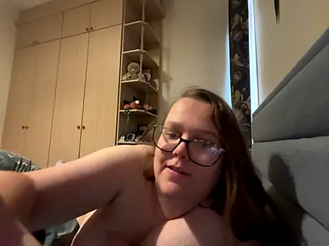 Snapshot of Scarletcum22 chatting on October 19, 9:01 am Scarletcum22 online show from October 19, 9:01 am