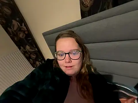 Scarletcum22 online show from December 2, 7:10 am