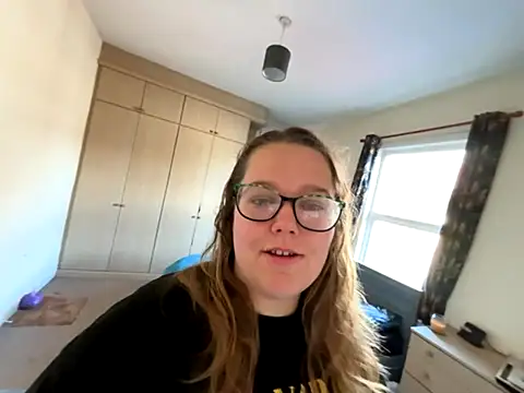 Scarletcum22 online show from November 2, 8:30 am