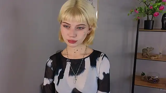 Snapshot of Jasmi_Yets chatting on October 31, 8:33 am Jasmi Yets online show from October 31, 8:33 am