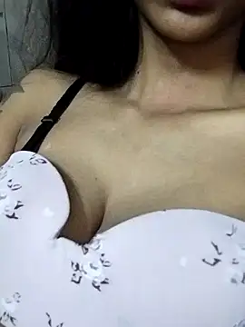 Snapshot of Aaliya_BigBoobs_1 chatting on November 7, 1:48 pm Aaliya BigBoobs 1 online show from November 7, 1:48 pm
