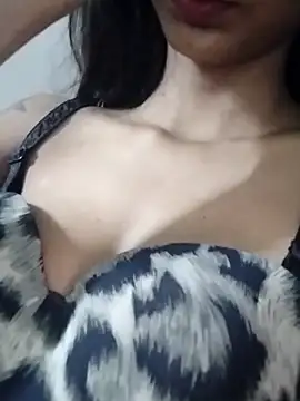 Snapshot of Aaliya_BigBoobs_1 chatting on October 26, 10:04 am Aaliya BigBoobs 1 online show from October 26, 10:04 am