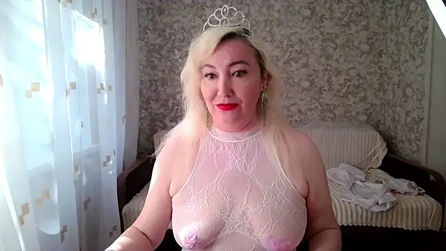 Snapshot of LadyKriss chatting on June 25, 4:10 am LadyKriss online show from June 25, 4:10 am