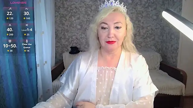 Snapshot of LadyKriss chatting on July 10, 4:12 am LadyKriss online show from July 10, 4:12 am