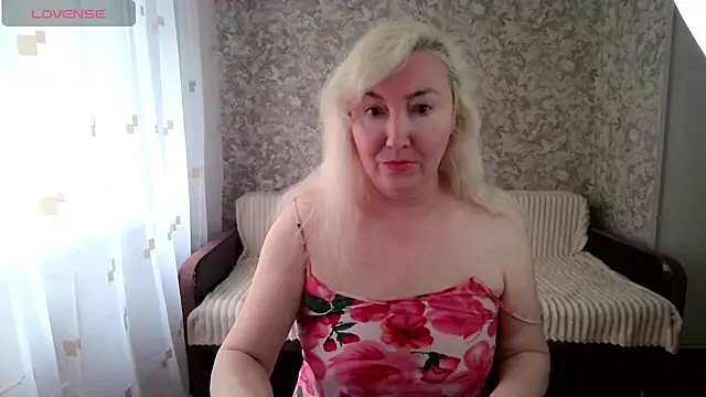 LadyKriss online show from May 29, 3:45 am