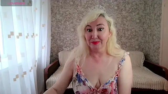 Snapshot of LadyKriss chatting on June 21, 4:29 am LadyKriss online show from June 21, 4:29 am