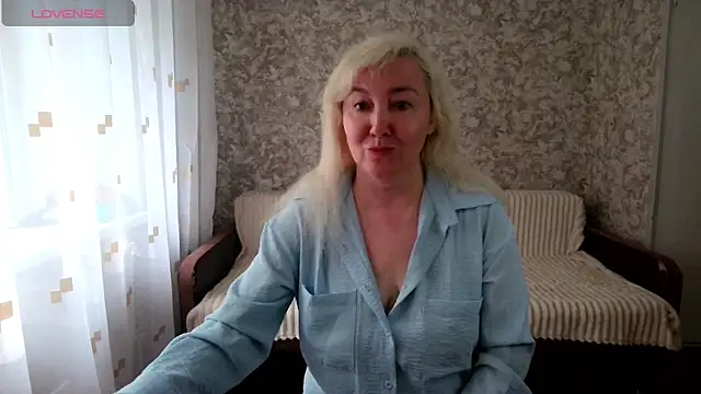 LadyKriss online show from May 28, 3:36 am