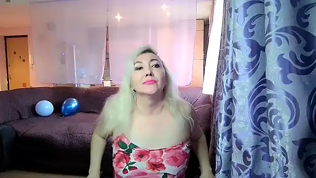 LadyKriss online show from October 31, 4:53 am