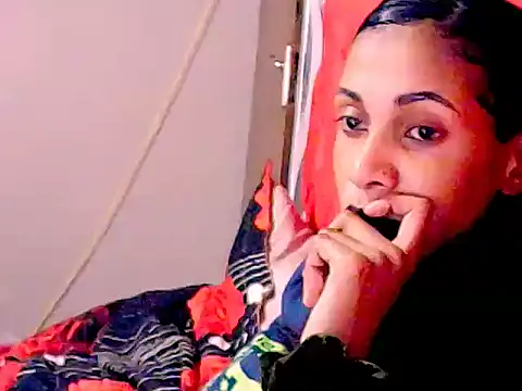 Snapshot of Indianqueen5 chatting on October 19, 11:35 am Indianqueen5 online show from October 19, 11:35 am