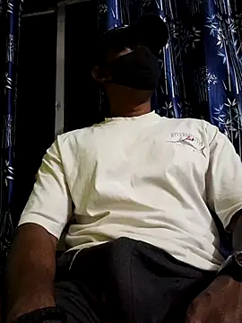 Snapshot of bindasbruno chatting on November 1, 8:25 pm bindasbruno online show from November 1, 8:25 pm