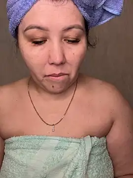 Love  Mom online show from November 16, 4:34 pm