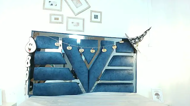 Snapshot of Mindy_Star_ chatting on October 28, 12:48 pm Mindy Star online show from October 28, 12:48 pm