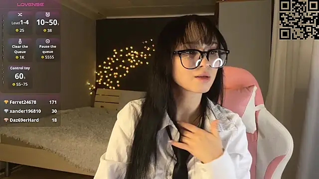 ella simons online show from March 23, 11:15 pm