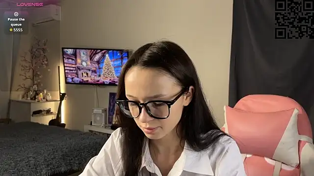 ella simons online show from November 19, 12:54 am