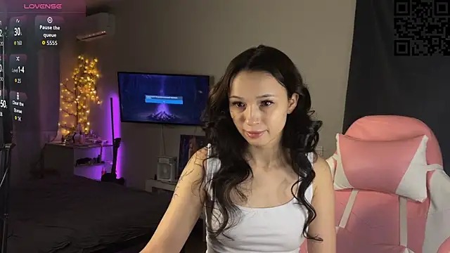 ella simons online show from November 23, 1:04 am