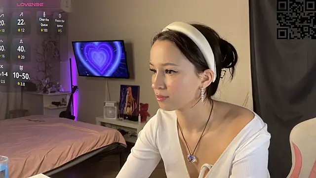 ella simons online show from November 8, 2:04 am