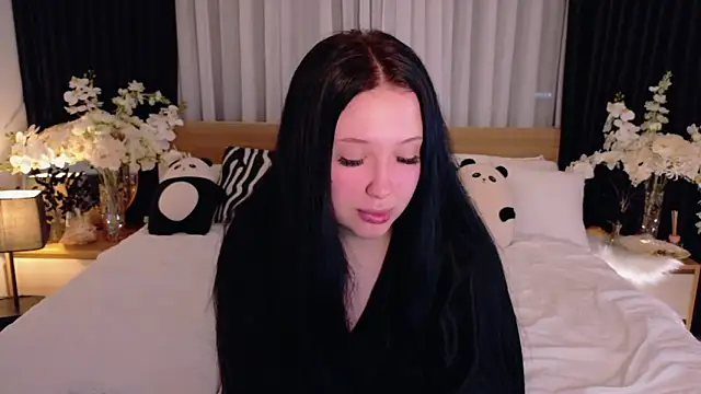 Felicia Herceg online show from November 13, 7:40 pm