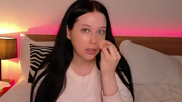 Felicia Herceg online show from November 8, 11:19 pm