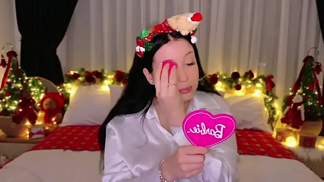 Felicia Herceg online show from December 4, 7:35 pm