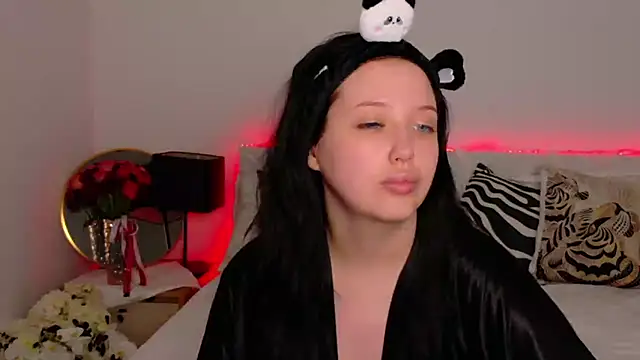 Felicia Herceg online show from November 2, 5:51 pm