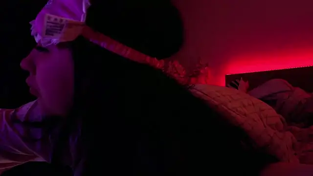 Felicia Herceg online show from November 12, 7:07 pm