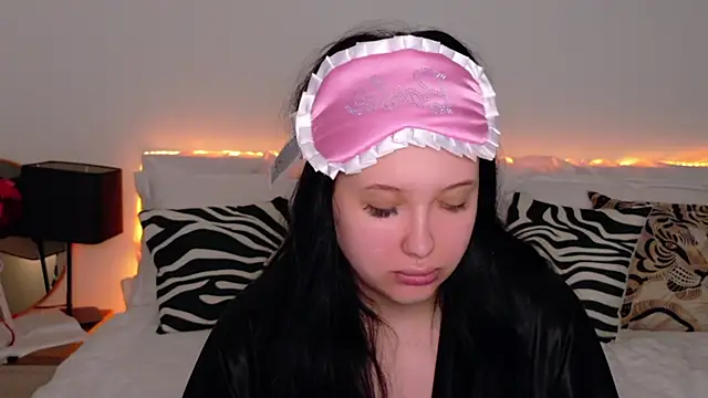 Felicia Herceg online show from November 1, 7:19 pm