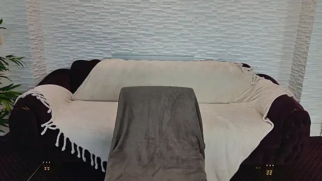 Snapshot of IvorySwan chatting on October 29, 5:39 am IvorySwan online show from October 29, 5:39 am