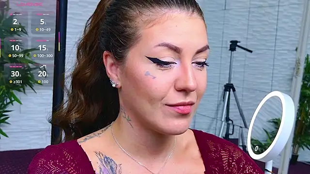 Snapshot of IvorySwan chatting on November 14, 5:44 am IvorySwan online show from November 14, 5:44 am