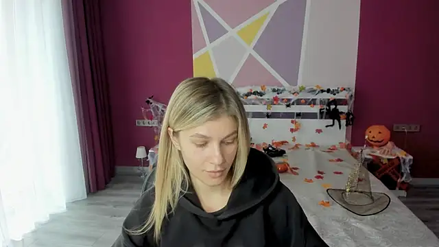 Snapshot of MerryCristi chatting on October 20, 5:42 am MerryCristi online show from October 20, 5:42 am