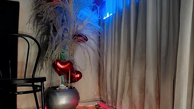 Snapshot of Alejaa__Fox chatting on February 15, 11:14 pm Alejaa Fox online show from February 15, 11:14 pm