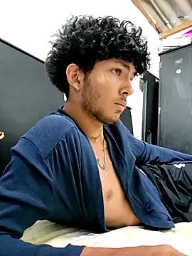 Snapshot of LyliaWood chatting on November 14, 8:01 pm LyliaWood online show from November 14, 8:01 pm