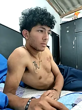 Snapshot of LyliaWood chatting on October 25, 7:47 pm LyliaWood online show from October 25, 7:47 pm