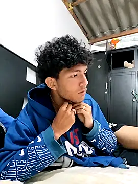 Snapshot of LyliaWood chatting on October 23, 2:32 am LyliaWood online show from October 23, 2:32 am