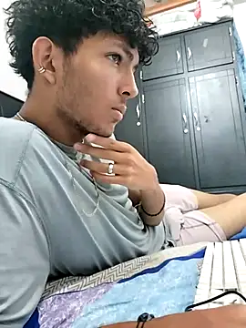 Snapshot of LyliaWood chatting on October 26, 9:04 pm LyliaWood online show from October 26, 9:04 pm