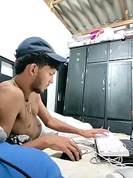 Snapshot of LyliaWood chatting on December 16, 8:35 pm LyliaWood online show from December 16, 8:35 pm