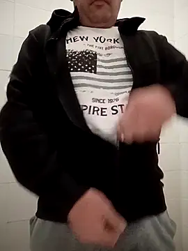 Snapshot of Romaeterna_ chatting on October 29, 6:07 pm Romaeterna online show from October 29, 6:07 pm